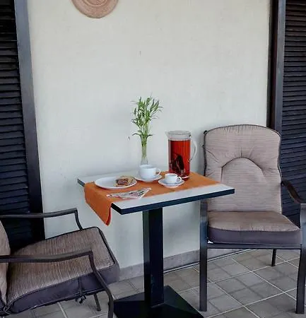 Le Rose Bed & Breakfast