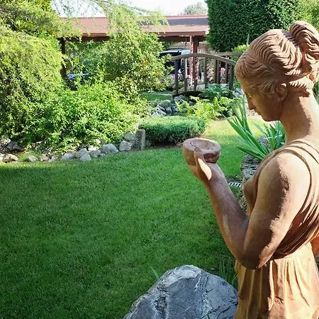 Le Rose Bed & Breakfast *
